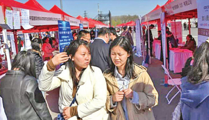 Fresh Chinese graduates battle job market; unemployment soars to 17.1 percent
